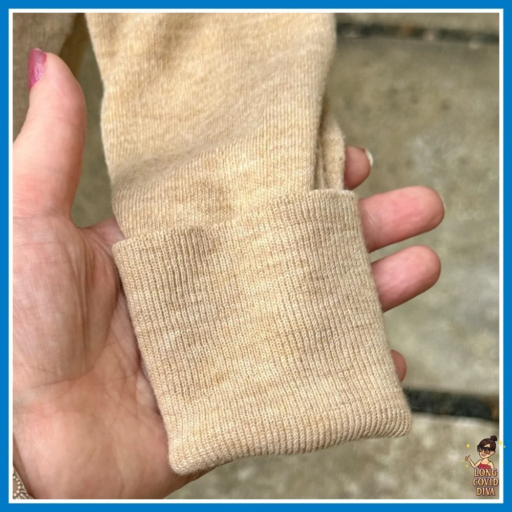 š¤Vintage, Unisex, Lightweight, Tan V-Neck Pullover, Sweater/Medium - Picture 5 of 7